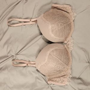 Victoria’s Secret 34C bra